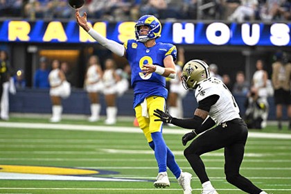 QBスタフォード 4TDパスでラムズ 6勝目、セインツは新人QB
