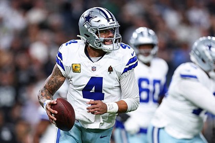 QBプレスコット 4TDパス、守備も機能してカウボーイズがレイダーズ